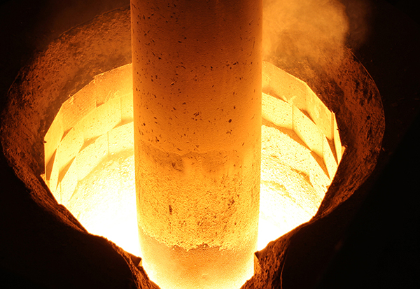 國內首臺套多功能電渣重熔爐設備在江蘇星火成功試產空心錠